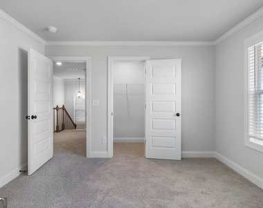 448 Banff Drive - Photo Thumbnail 16