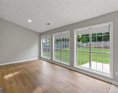 4680 Sterling Oaks Court - Photo Thumbnail 9
