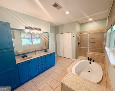 1073 Park Row North - Photo Thumbnail 5