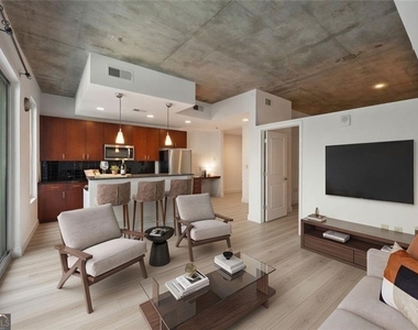 44 Peachtree Place Nw - Photo Thumbnail 2
