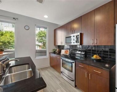 44 Peachtree Place Nw - Photo Thumbnail 4