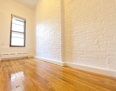 1372 York Avenue - Photo Thumbnail 2
