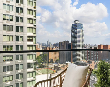 20 Rockwell Place - Photo Thumbnail 3