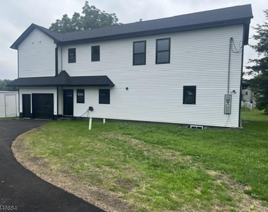 212 Willow Grove St - Photo Thumbnail 16
