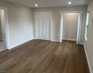 212 Willow Grove St - Photo Thumbnail 11