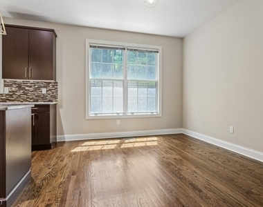 36 Bloomfield Ave - Photo Thumbnail 8