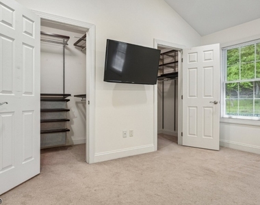 36 Bloomfield Ave - Photo Thumbnail 14