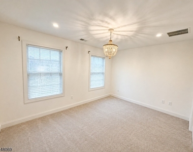 36 Bloomfield Ave - Photo Thumbnail 18
