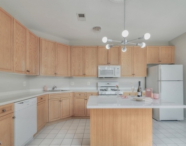 408 Kensington Ln - Photo Thumbnail 4