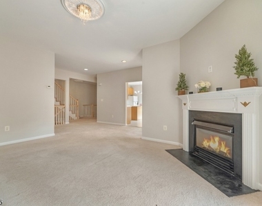 408 Kensington Ln - Photo Thumbnail 15