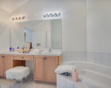 408 Kensington Ln - Photo Thumbnail 8