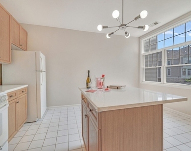 408 Kensington Ln - Photo Thumbnail 5