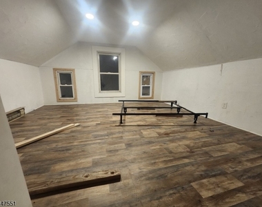 20 Adams St - Photo Thumbnail 1