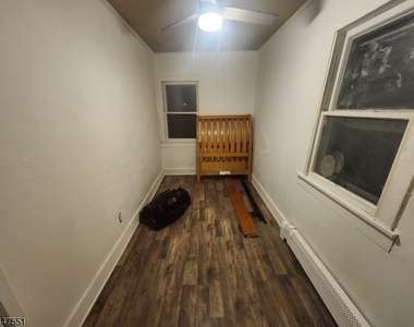 20 Adams St - Photo Thumbnail 2