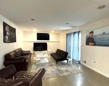 16 Bridle Drive - Photo Thumbnail 7