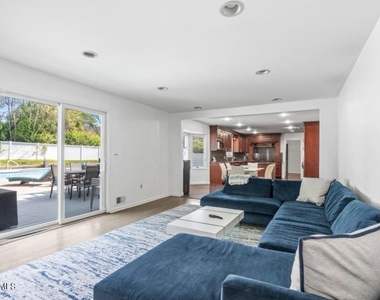 16 Bridle Drive - Photo Thumbnail 23