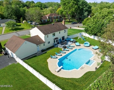 16 Bridle Drive - Photo Thumbnail 14