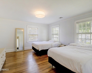 570 N Edgemere Drive - Photo Thumbnail 27