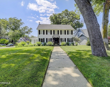 570 N Edgemere Drive - Photo Thumbnail 4
