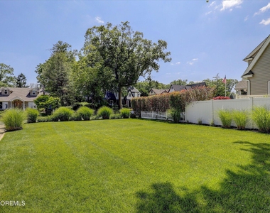 570 N Edgemere Drive - Photo Thumbnail 37