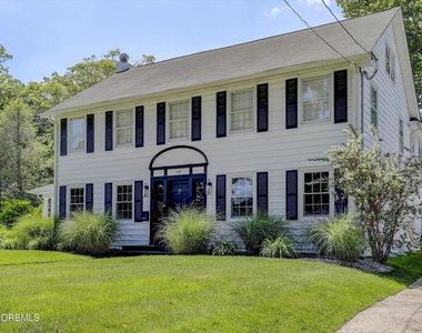 570 N Edgemere Drive - Photo Thumbnail 2