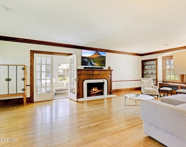 570 N Edgemere Drive - Photo Thumbnail 8