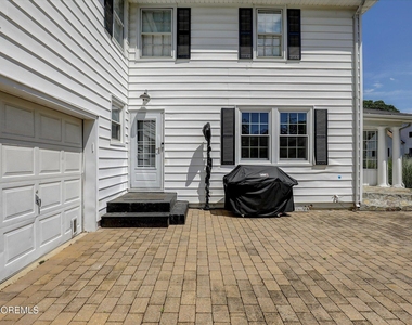 570 N Edgemere Drive - Photo Thumbnail 38