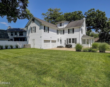 570 N Edgemere Drive - Photo Thumbnail 36