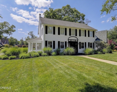 570 N Edgemere Drive - Photo Thumbnail 1
