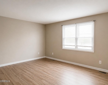 610a N Victoria Avenue - Photo Thumbnail 13