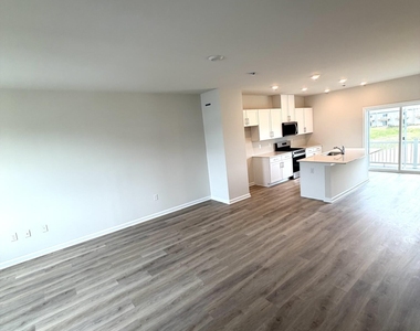 128 Essex Drive - Photo Thumbnail 10
