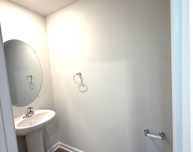 128 Essex Drive - Photo Thumbnail 4