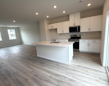 128 Essex Drive - Photo Thumbnail 1