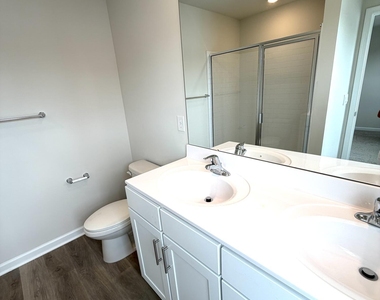 128 Essex Drive - Photo Thumbnail 11