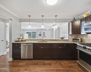 62 Dover Court - Photo Thumbnail 7