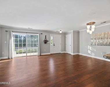 62 Dover Court - Photo Thumbnail 3
