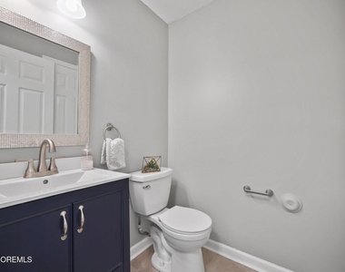 62 Dover Court - Photo Thumbnail 10
