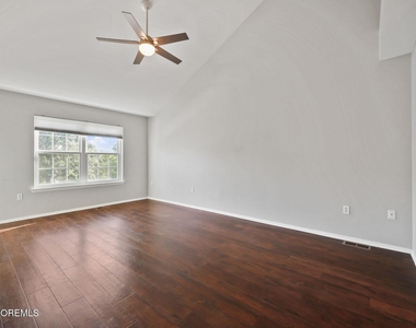 62 Dover Court - Photo Thumbnail 11
