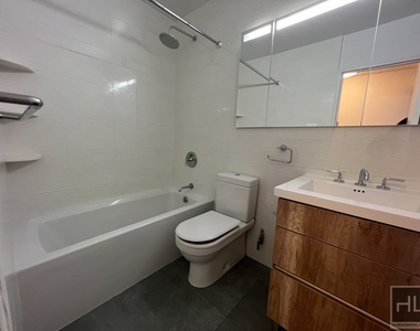 East 80th Street - Photo Thumbnail 3