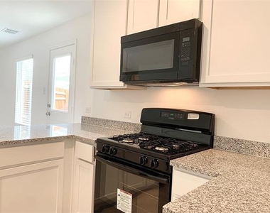 7212 Gray Wolf Lane - Photo Thumbnail 4