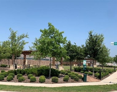 7212 Gray Wolf Lane - Photo Thumbnail 33