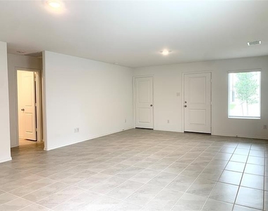 7212 Gray Wolf Lane - Photo Thumbnail 11