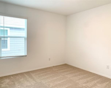 7212 Gray Wolf Lane - Photo Thumbnail 20