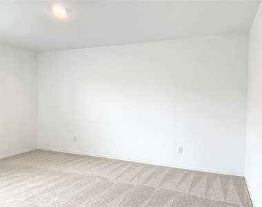 7212 Gray Wolf Lane - Photo Thumbnail 8