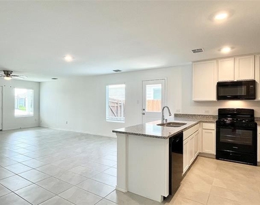 7212 Gray Wolf Lane - Photo Thumbnail 6