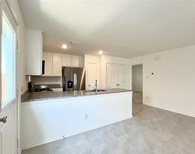 7212 Gray Wolf Lane - Photo Thumbnail 3