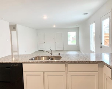 7212 Gray Wolf Lane - Photo Thumbnail 5