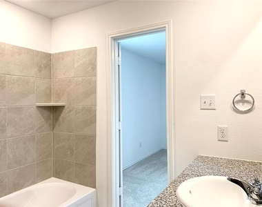 7212 Gray Wolf Lane - Photo Thumbnail 12