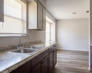 904 S Murray Street - Photo Thumbnail 8