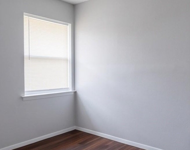 904 S Murray Street - Photo Thumbnail 6